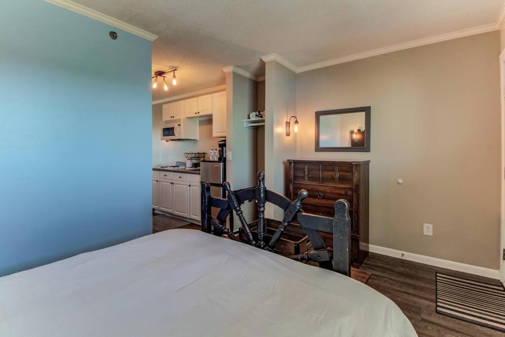 Apartmán Kraken'S Den * Oceanview * Steps To Ocean * Pool Carolina Beach Exteriér fotografie