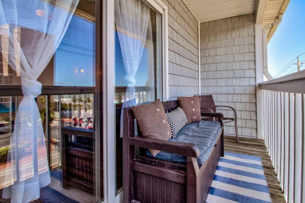 Apartmán Kraken'S Den * Oceanview * Steps To Ocean * Pool Carolina Beach Exteriér fotografie