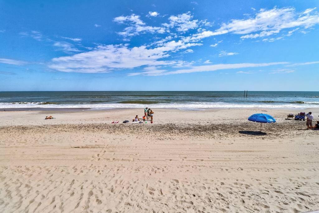 Apartmán Kraken'S Den * Oceanview * Steps To Ocean * Pool Carolina Beach Exteriér fotografie