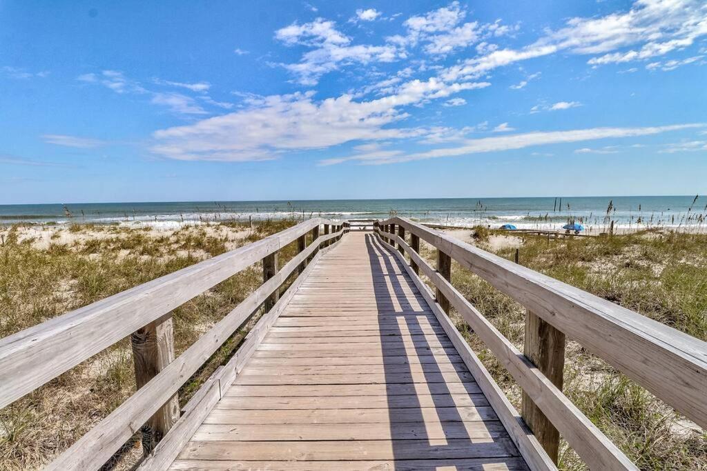 Apartmán Kraken'S Den * Oceanview * Steps To Ocean * Pool Carolina Beach Exteriér fotografie